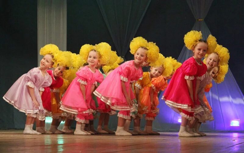 эстрадные танцы для детей. хореограф в детском саду. школа танцев для детей. танцы для детей набережные. хореографическая студия пластилин.