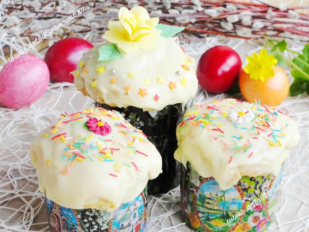 Плотная глазурь для кулича. Глазурь для кулича. кулич с желтой глазурью. украшение куличей глазурью. заварная глазурь для кулича.