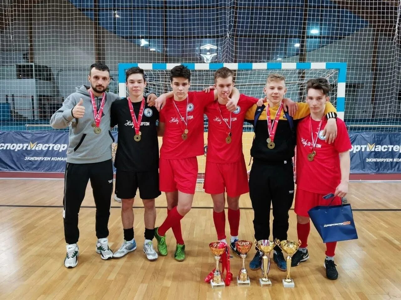 Мини-футбол в школу новоселенгинск. Чемпионат среди школ футболу. Футбол во дворе школьники. Футбольная школа. Чемпионат среди школ футболу.