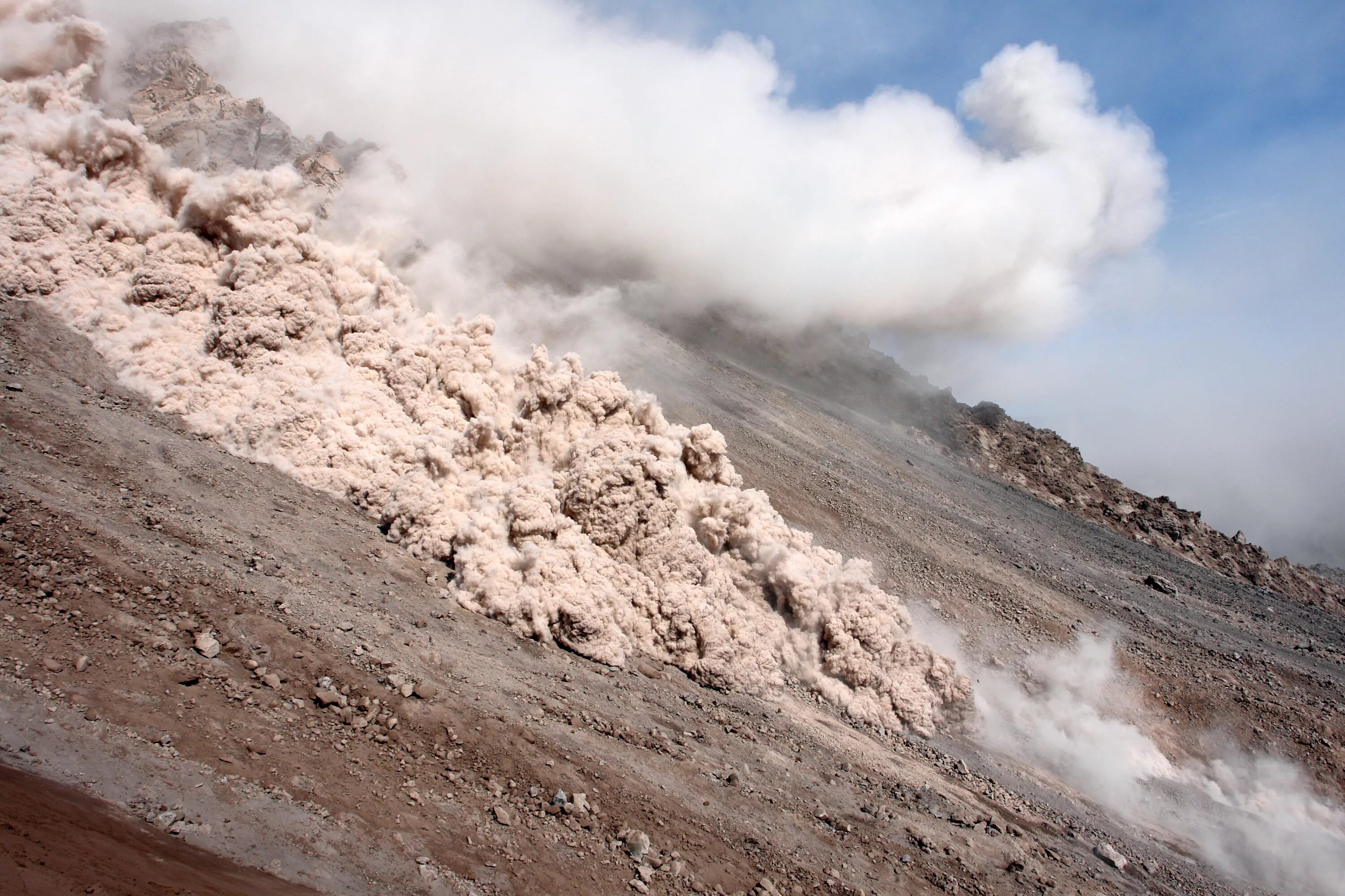 Поток вулкана. Поток вулкана. Пирокластический поток вулкана. Извержение вулкана пинатубо. Извержение вулкана пинатубо.