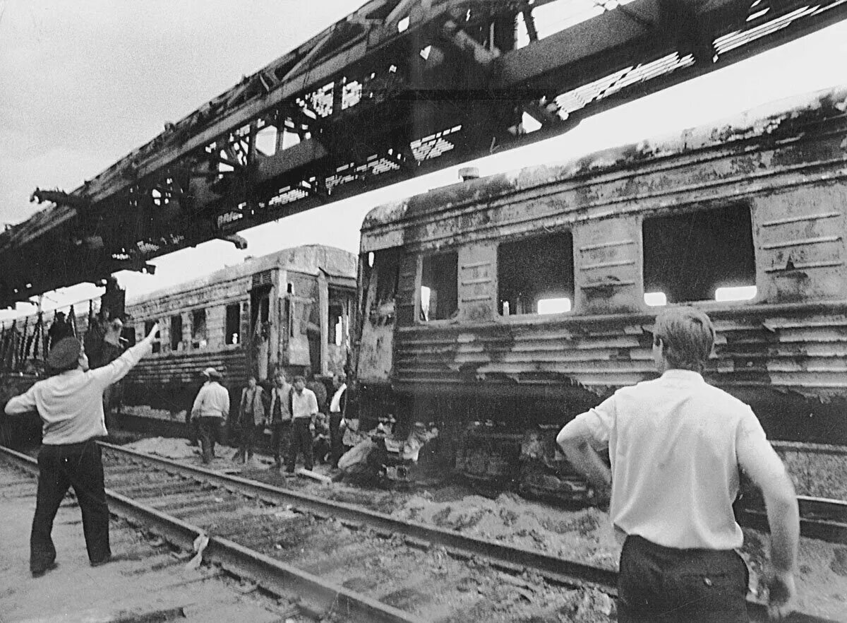 19 августа 1987 года. Аша Улу Теляк Железнодорожная катастрофа. Катастрофа Аша Улу-Теляк 1989. Новосибирск-Адлер поезд 1989 крушение. Катастрофа 1989 поезда Новосибирск Адлер.