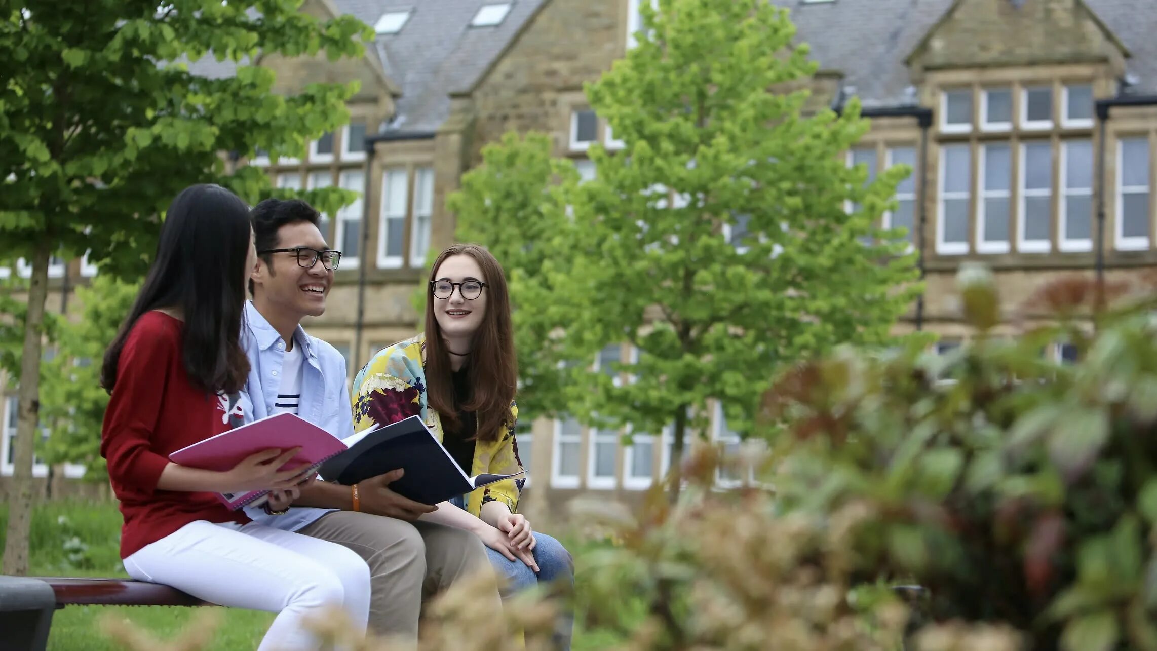 University of Leeds Выдающиеся люди. Acceptance in University. Cristian peers Professor Univercity of Leeds. Acceptance University with person.