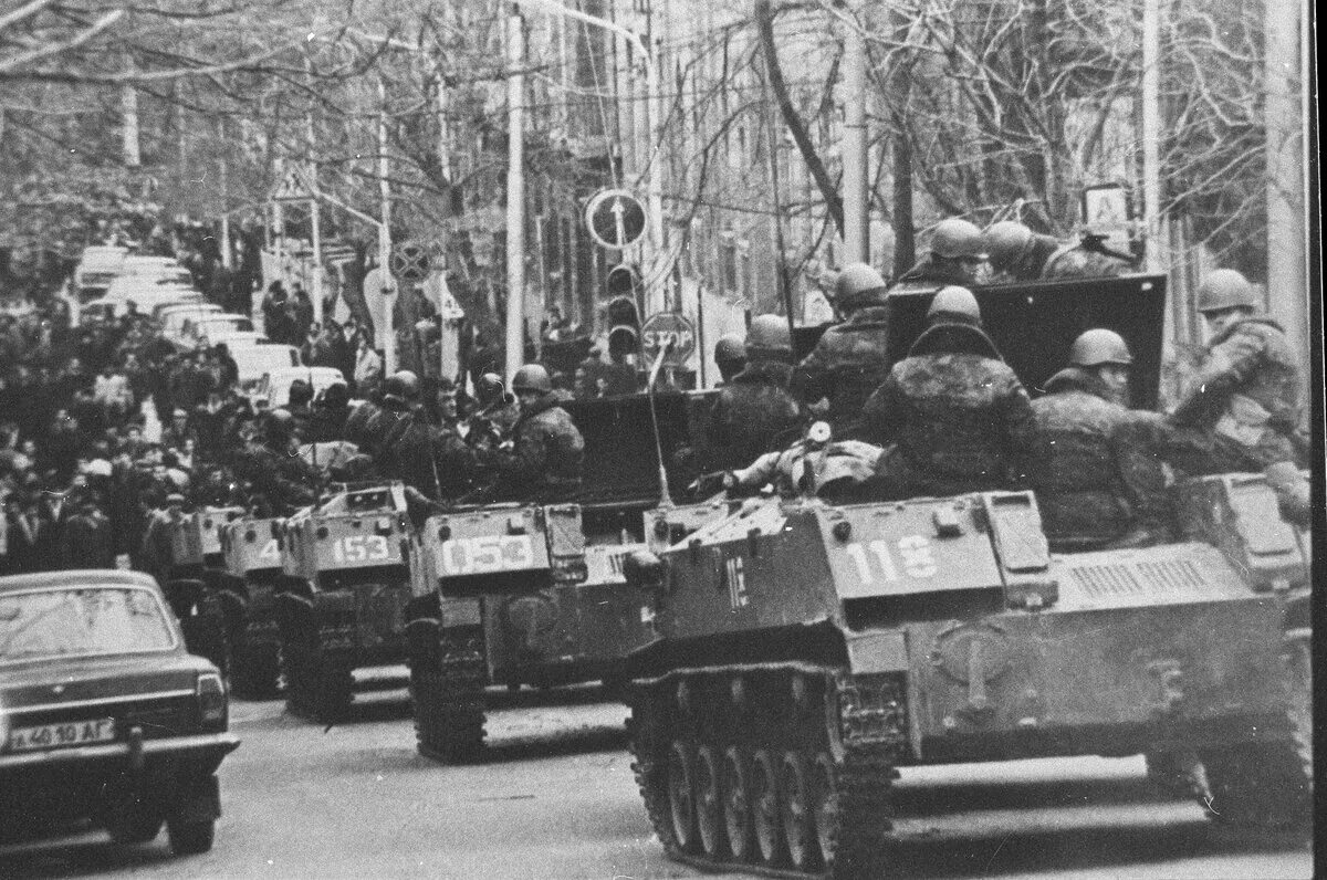 20 января 6. Штурм Баку 1990. Советская армия в Баку 1990. 1990 Год Советская армия в Баку. Баку январь 1990.