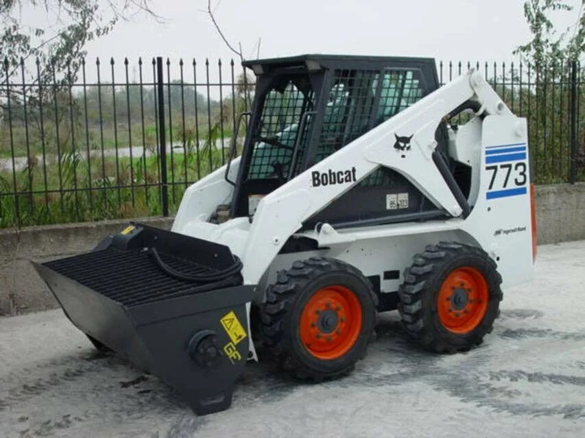 Услуги бобкэт. Бобкэт 773. Bobcat s 773. 2015 Bobcat 773. Бобкэт 773 характеристики.