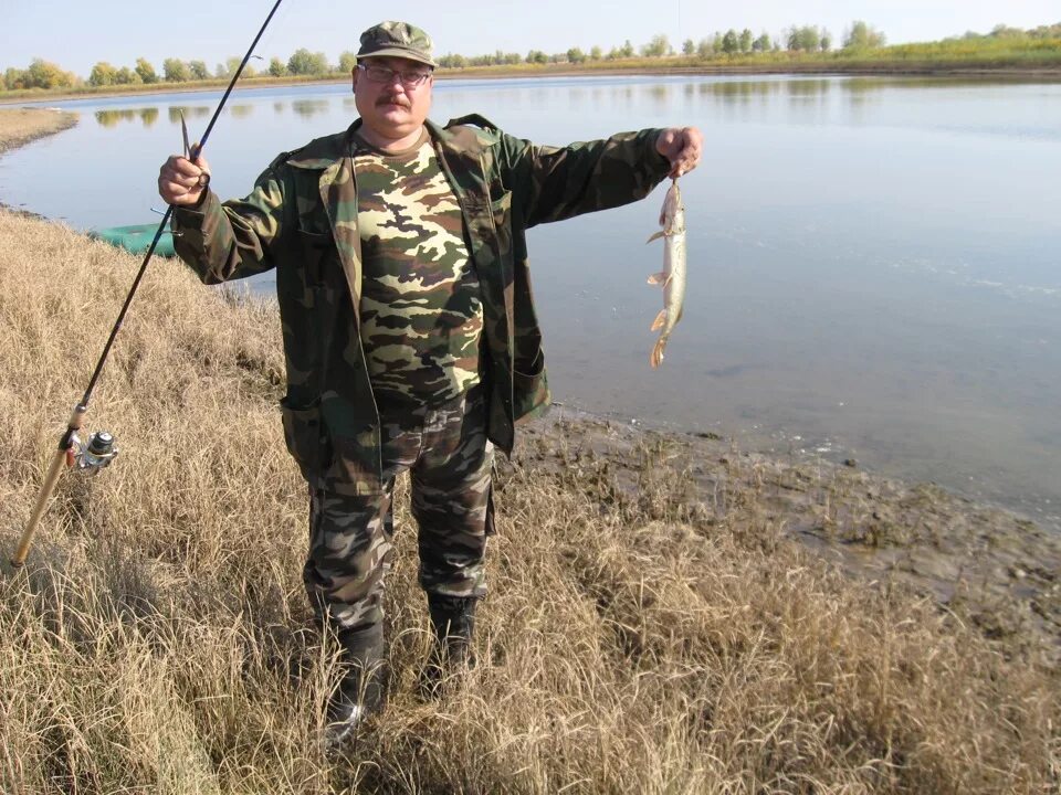 Уровень ахтубы в ахтубинске сегодня. Ахтубинск рыбалка. Ахтубинск Астраханская область рыбалка. Рыбалка в Грачах Астраханской области. Рыбалка на острове пшеничный в Ахтубинске.