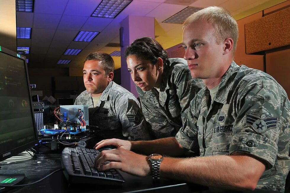 Кибервойска США. Радиосвязь США солдат. Генштаб США. Cyber National Mission Force.