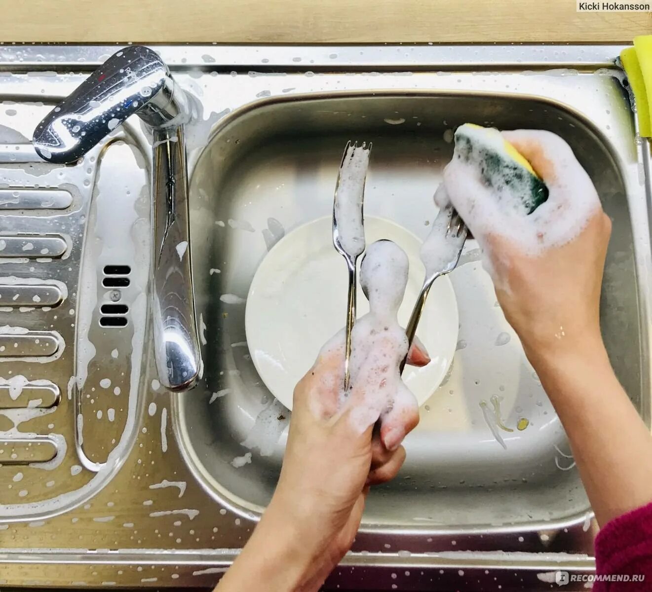 Мытье рук. Мытье рук. Мытье посуды ручным. Уборка ванной комнаты. Раковина для мытья посуды.