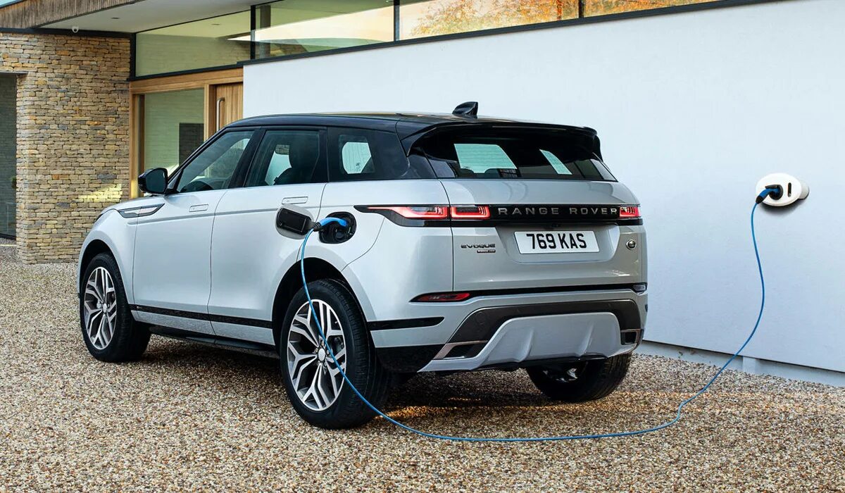 Рендж гибрид. Land Rover Evoque 2021. Range ROVERVOQUE 2021. Рендж Ровер Эвок 2021. Ленд Ровер range Rover Evoque 2021.