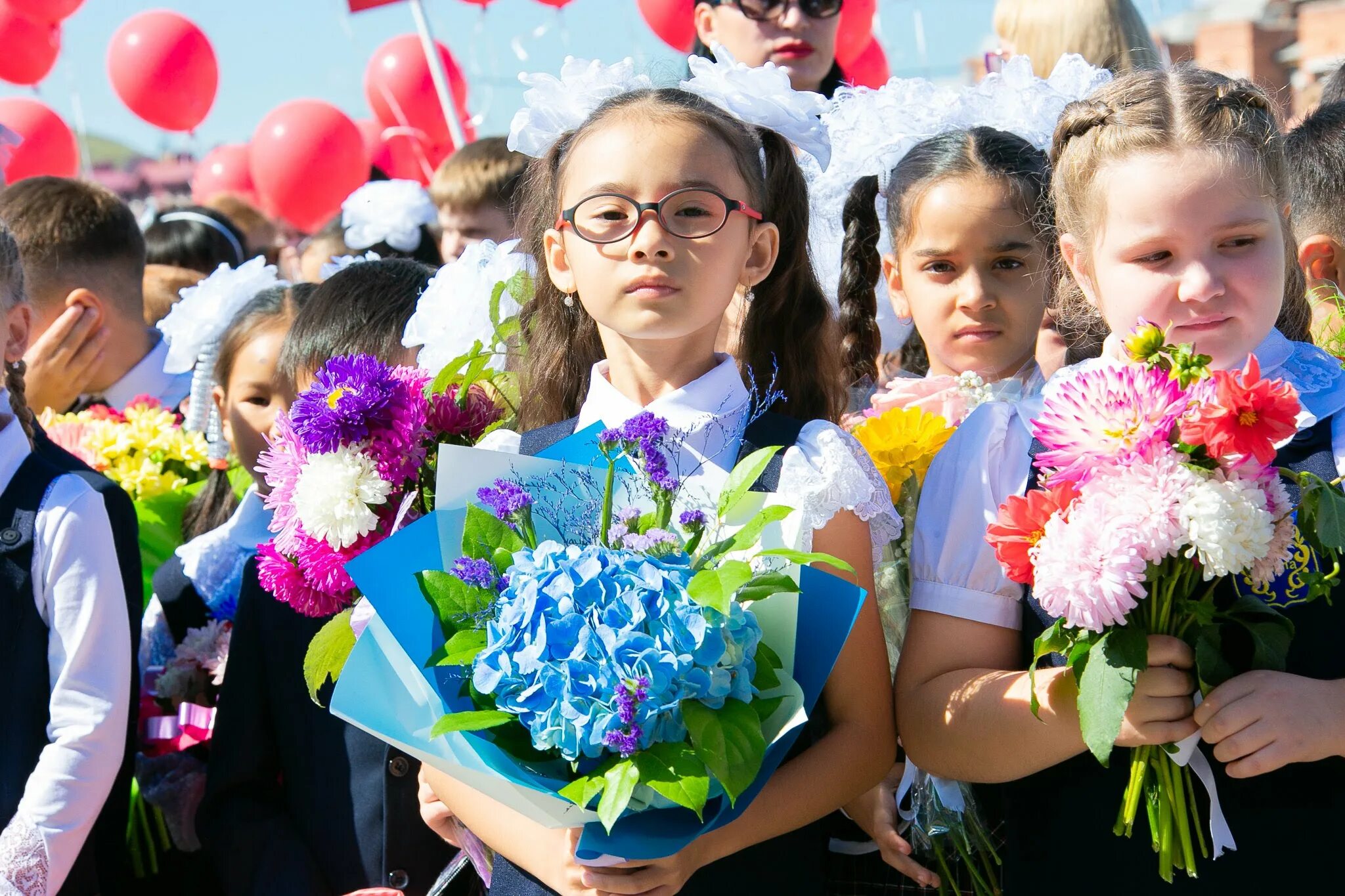 Учатся ли школьники сегодня в улан удэ. В Улан Удэ школа для первоклассник. Первоклассники Бурятия. Первоклассники Улан Удэ. 1 Сентября Бурятия.