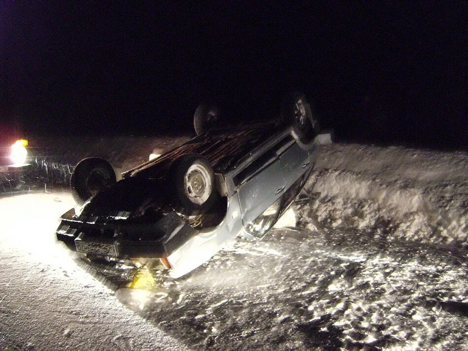 Перевернулась зимой. Перевернулась зимой. Перевернулась зимой. Перевертыш зимой авто. Перевернулась зимой.