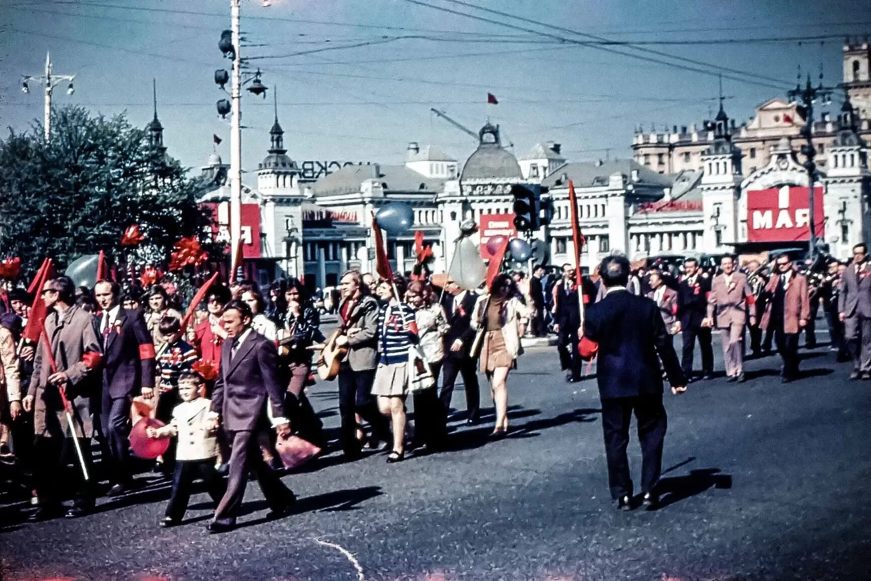 1 мая старые фото. Первомайская демонстрация в СССР 70е. Первомайская демонстрация в СССР 70е Воронеж. Город Горький 1 мая. Первомайская демонстрация в Москве, 1960.