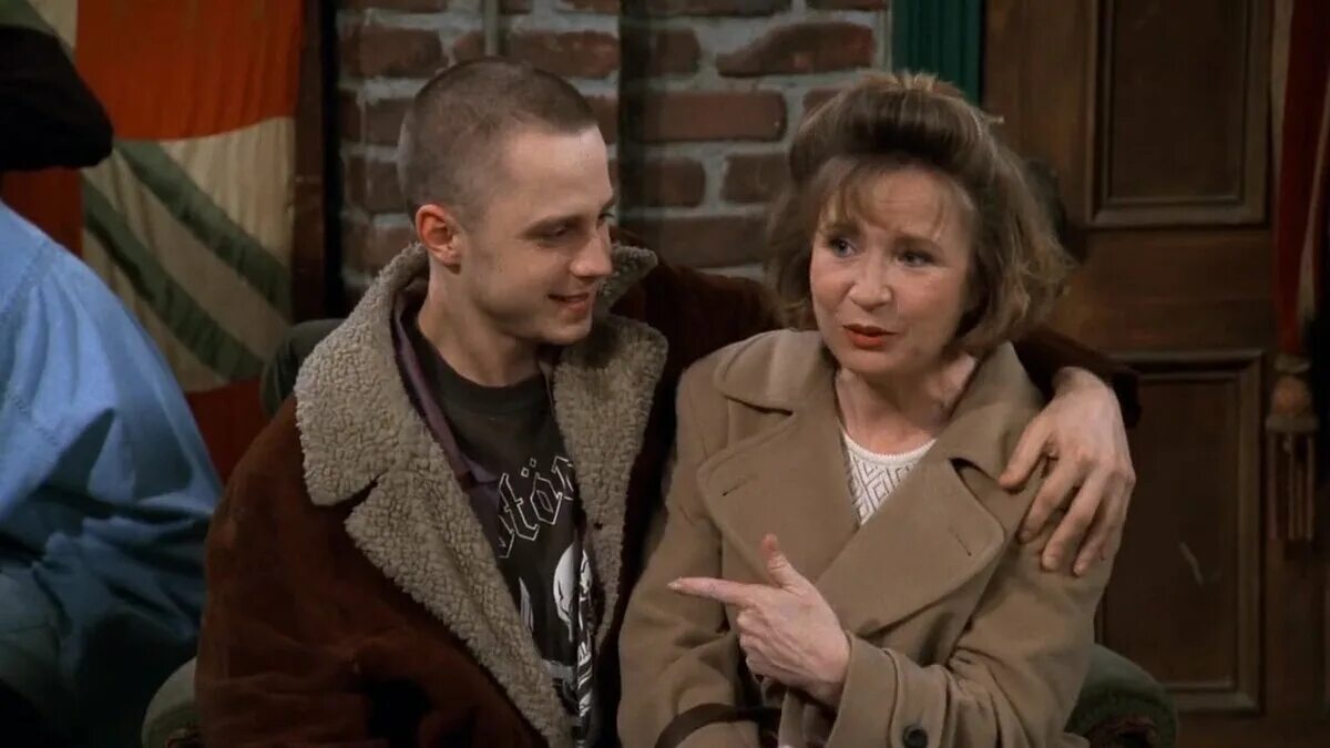 Дебра джо рапп friends. Элис (2019). Риз уизерспун в фильме в гостях у элис. Дебра джо рапп. Том эллис миранда.