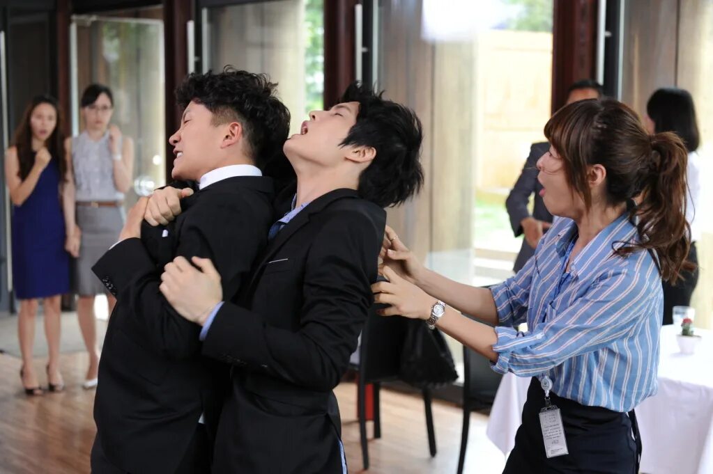 Дорама защитить босса поцелуй. Защитить босса дорама. Дорама про любовь босса. Японец начальник. Босс и горничная дорама.