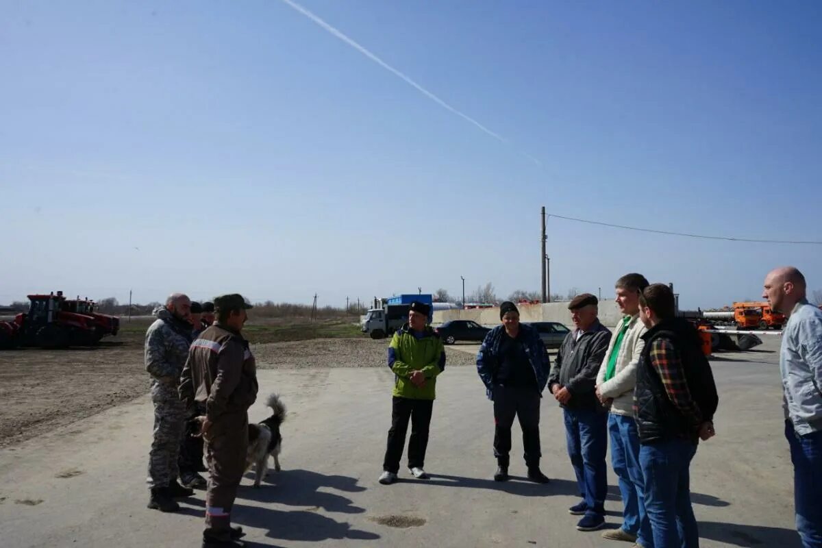 Дтп саратовской области с перелюб 27 мая. Серов спортивная улица. Автомобильная дорога. Мост в пугачев саратовская область. Ремонт дороги на трассе.