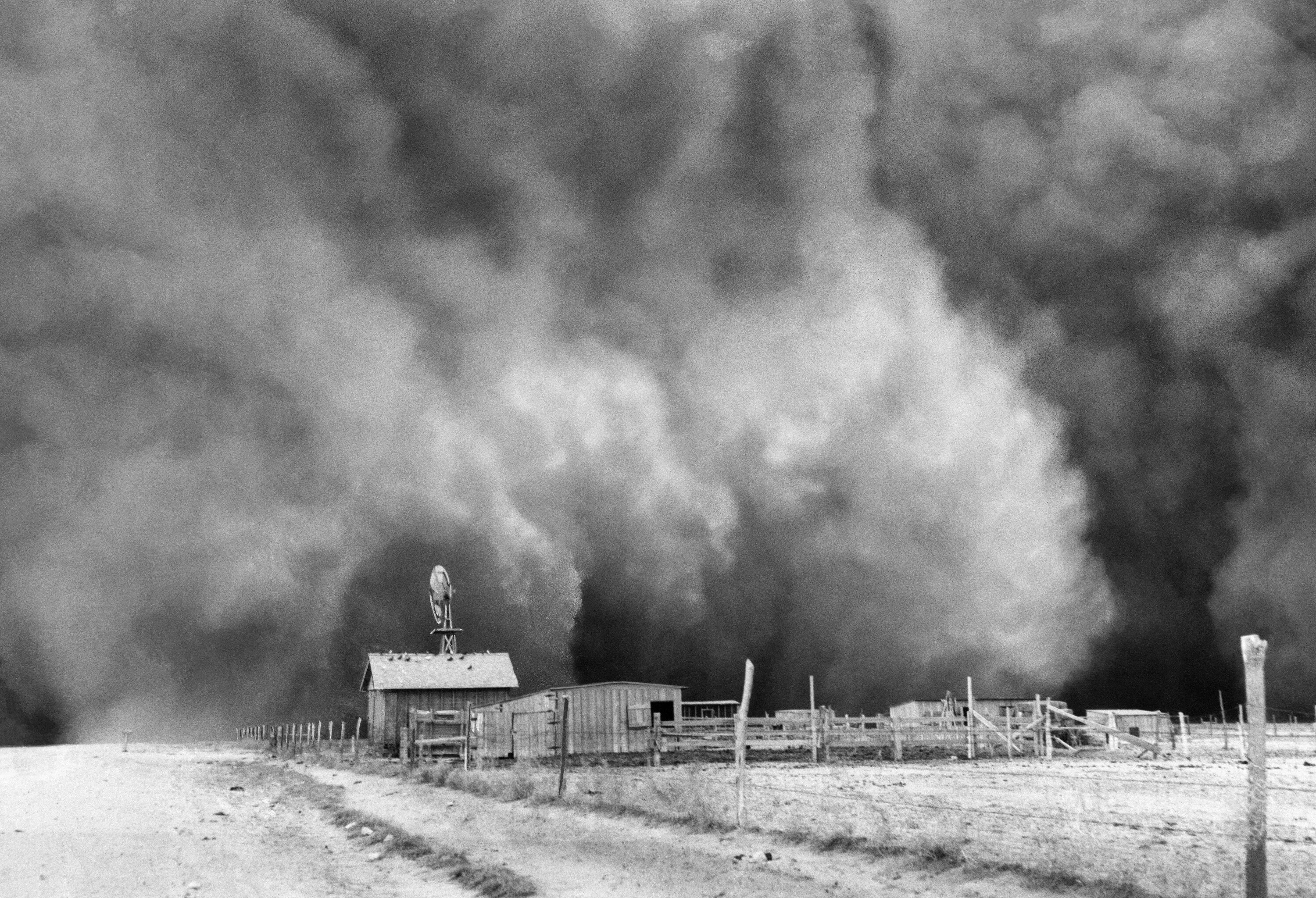 Пыльный город где то. Пыльные бури в США 1930. Техас пыльная буря 1930. Пылевые бури в США В 30 годы. Пыльный котел в США.