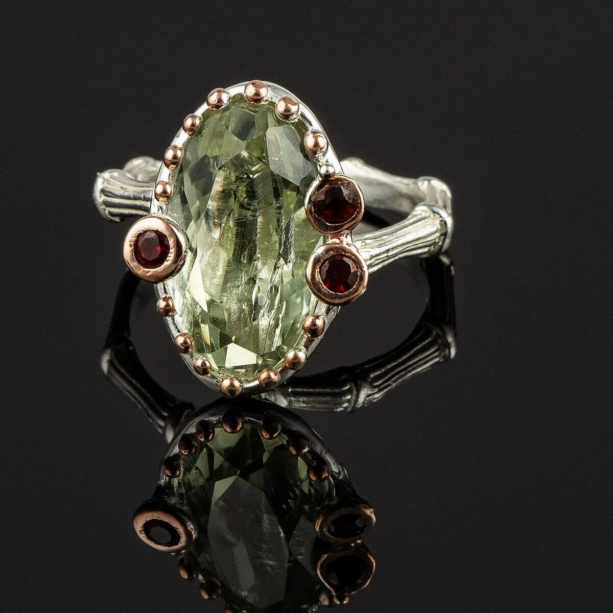 Луковый камень. Серебро с празиолитом. Празем кварц. Пpaзиoлит магические свойства. Празиолит галтовка.