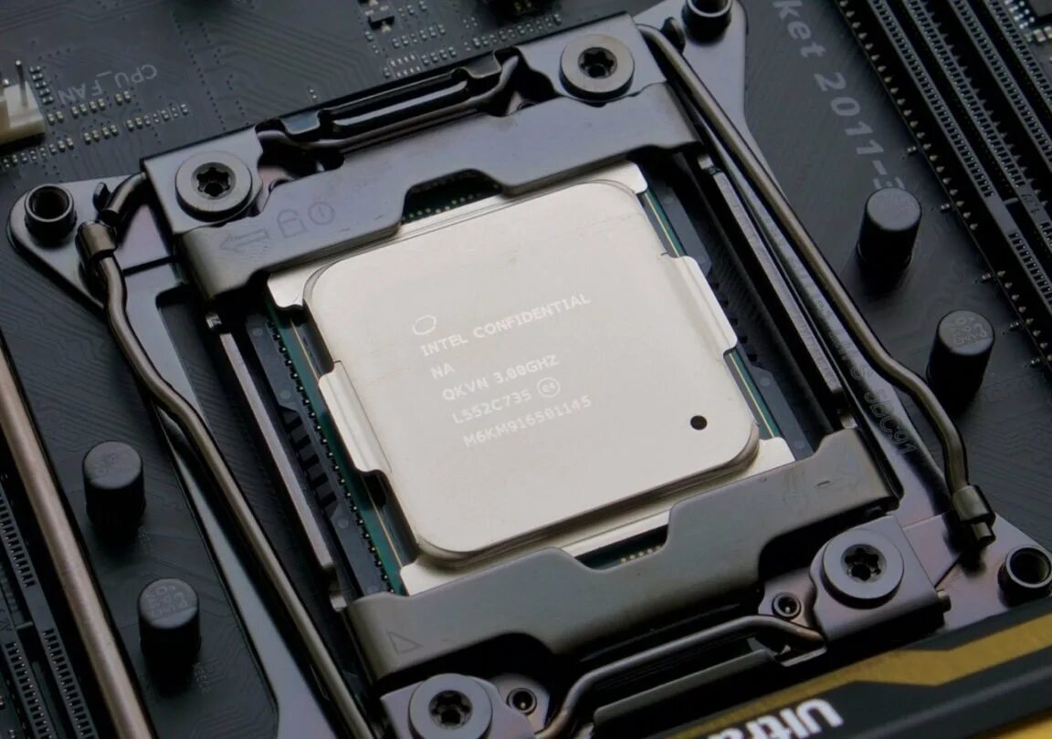 Процессор intel core i7. Intel core i7 6950x. Крутой процессор для компьютера. Broadwell-e. Core i7 x.