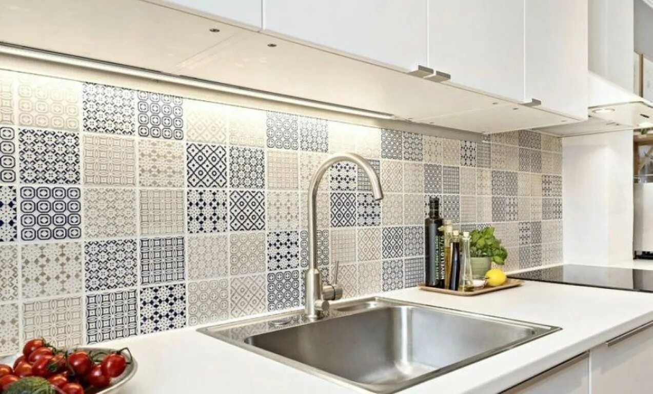 白 俄 羅 斯 黑 白 色 現 代 複 層 公 寓 - DECOmyplace Cocinas luminosas, Decoración de cocina,