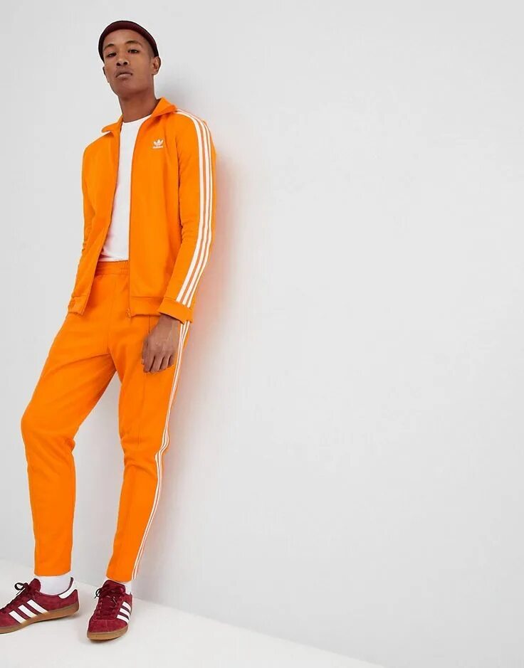 Оранжевый спортивный костюм. Джоггеры адидас мужские оранжевые. Adidas Originals Beckenbauer оранжевые. Adidas Beckenbauer Orange. Adidas Originals - Orange Tracksuit.