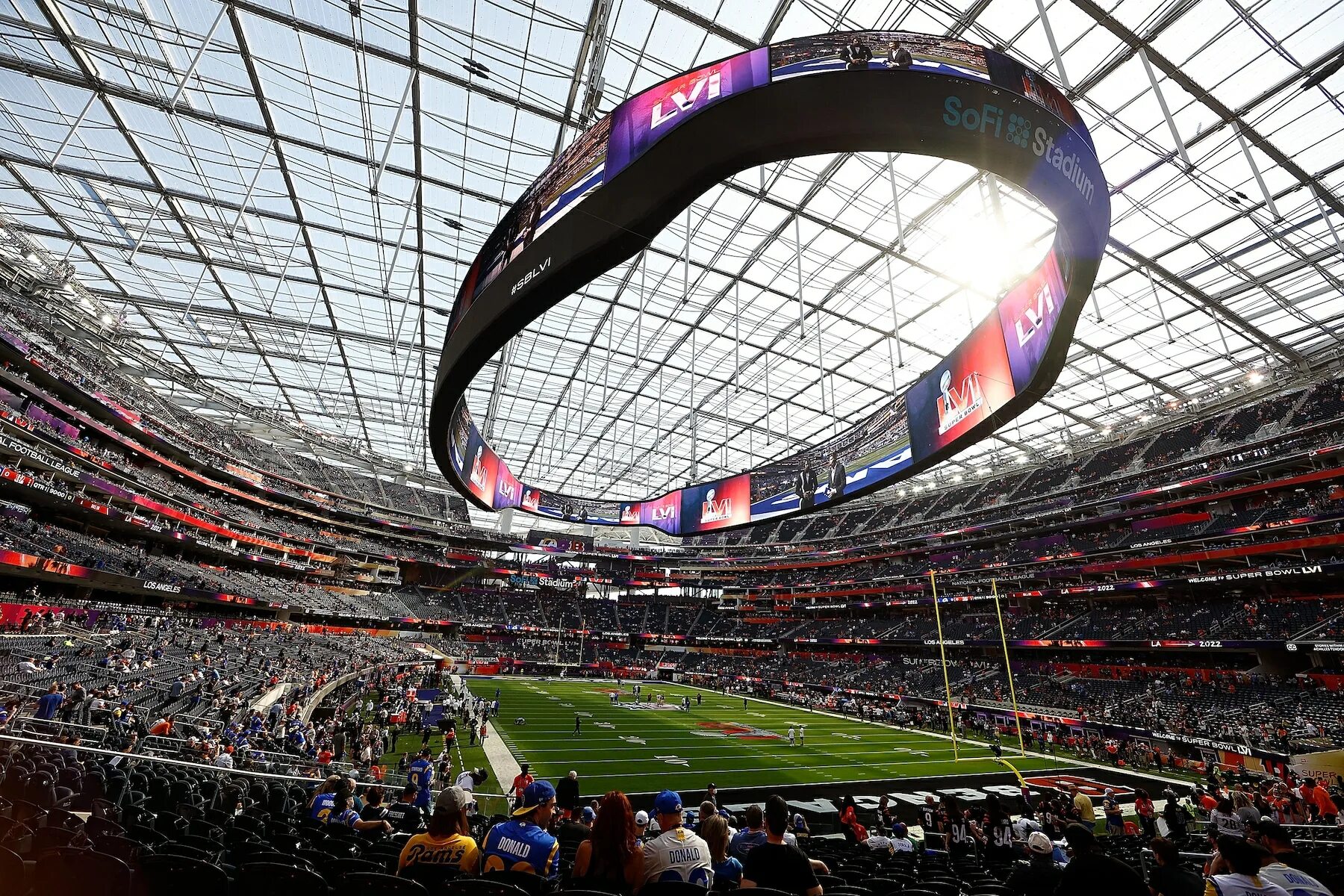 Супер стадион вертолет. Nrg stadium in houston. Софи стэдиум лос анджелес. Super bowl 2023. Гугл стадия.