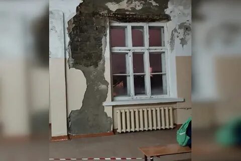 На станции арбатская обвалилась штукатурка и появился