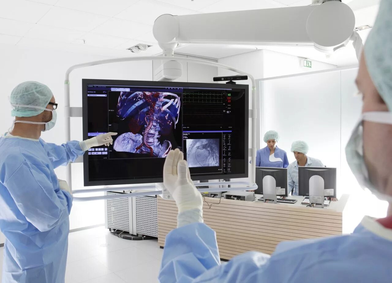 Новейшие технологии в медицине. Гамма-, протонная лучевая терапия. Ученые в лаборатории. Исследование стволовых клеток. Терапия онкологических заболеваний.