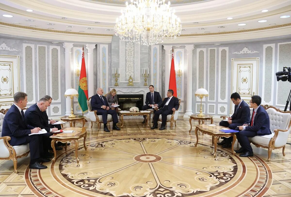 Лукашенко и си Цзиньпин встреча. Лукашенко и си Цзиньпин Самарканд 2022. Самаркандский саммит ШОС. Токаев на саммите ШОС. Саммит 22