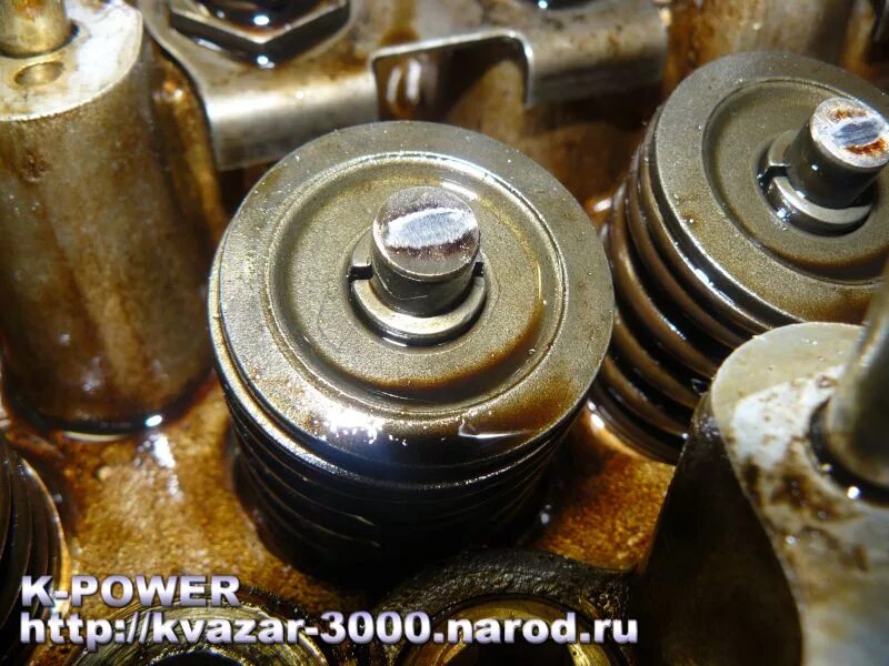 Износ торца клапана. Торец клапанов. Клапан двигателя впускной е70. Торец клапана. Торец стержня клапана.