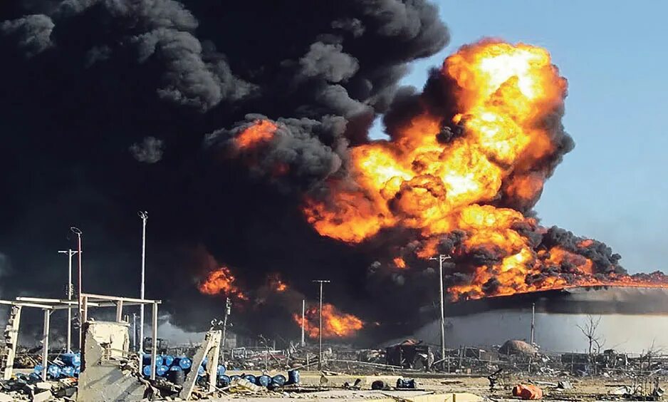 Нападение на нефтезавод. Атака дронов на НПЗ Саудовской Аравии. Взрыв в Саудовской Аравии. Авария на НПЗ.