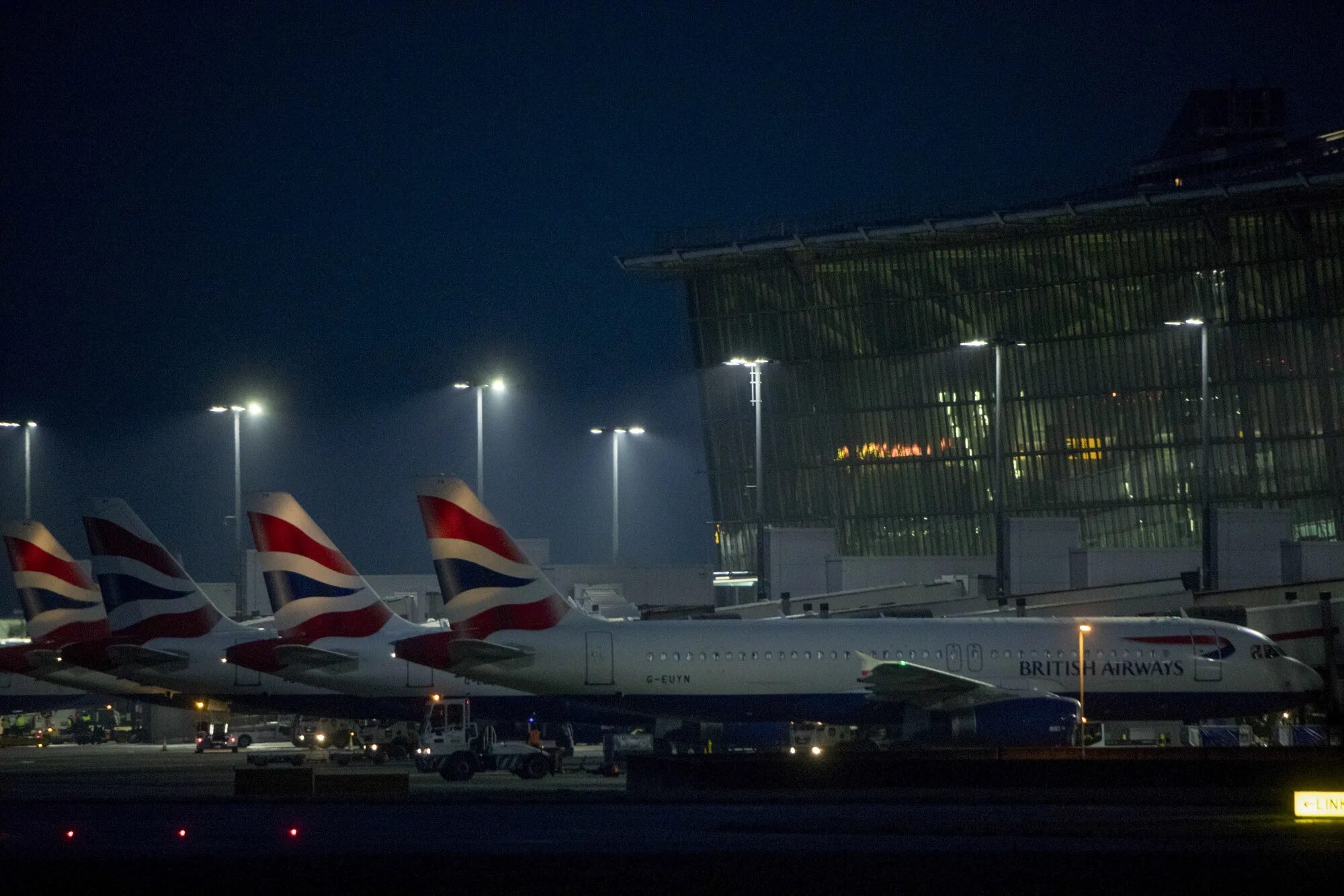 Великобритания лондон аэропорт хитроу. Аэропорт heathrow лондон. Международный аэропорт лондона. Международный аэропорт лондона. Международный аэропорт лондона.