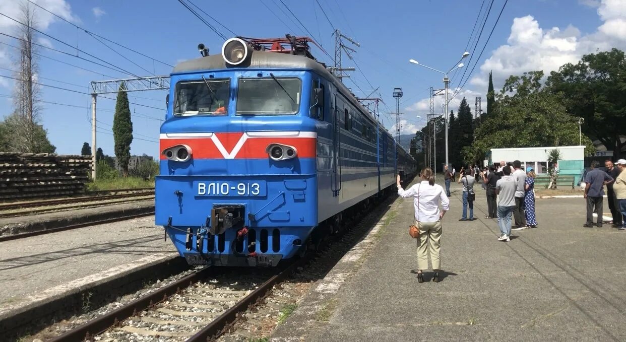 Ретро поезд туапсе гагра. Поезд Туапсе Гагра ретро поезд. Поезд 927 туристический Туапсе Гагра. Туристический поезд Туапсе Гагра.