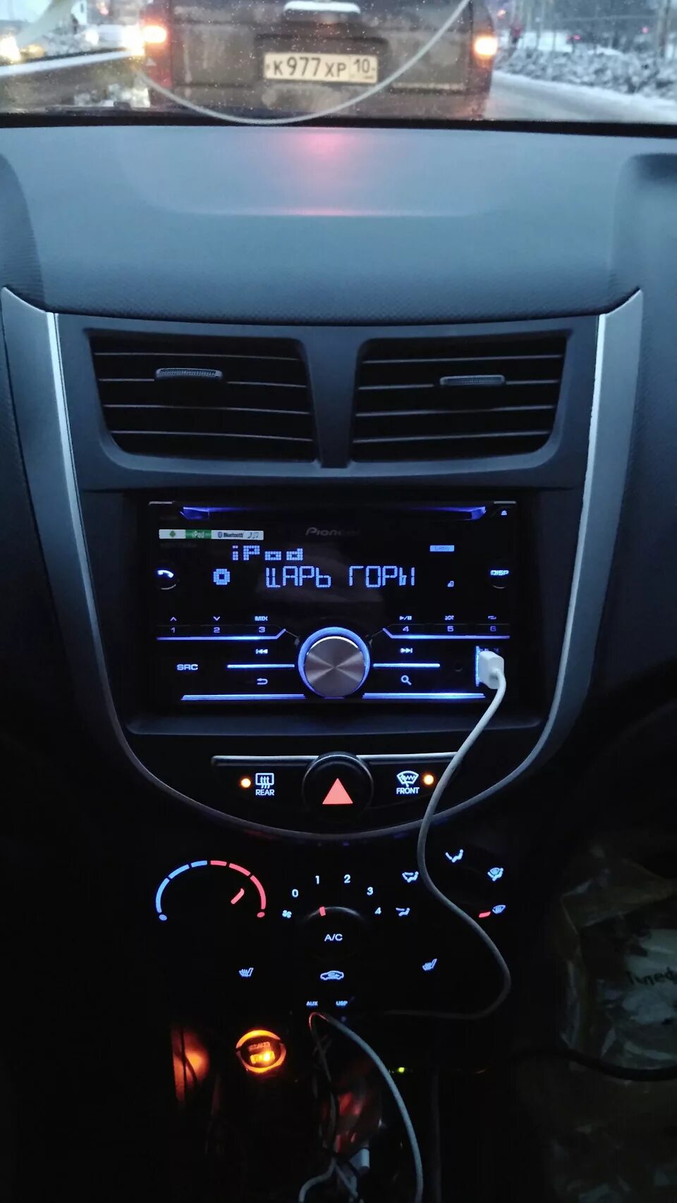 Как снять магнитолу солярис 2015 Установка магнитолы Hyundai Solaris, 1,4 л, 2011 года автозвук DRIVE2