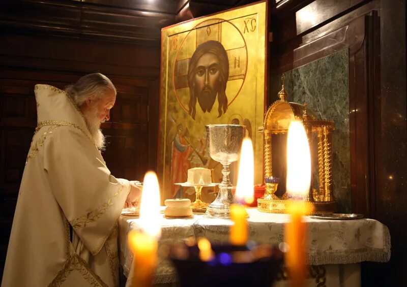 Православную службу вечернюю. Православная литургия. Богослужение в храме. Богослужение в православном храме. Вечерняя служба в православной церкви.