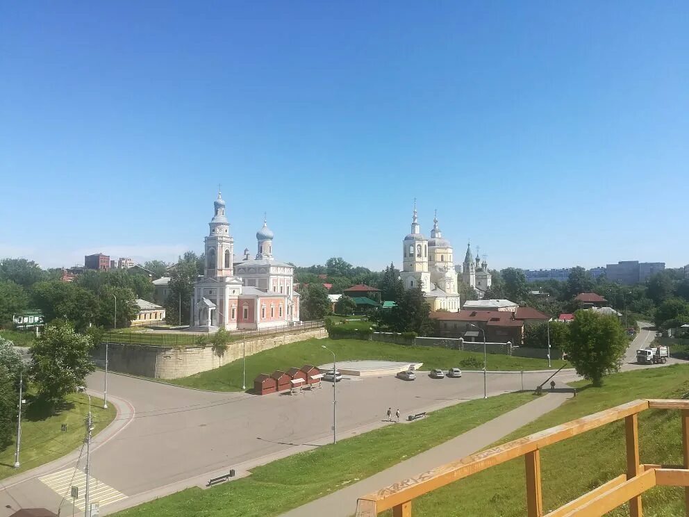 Серпухов Соборная гора смотровая площадка. Серпухов Соборная гора Кремль. Крепость Серпухов Кремль Серпухова. Серпуховский Кремль достопримечательности Серпухова.