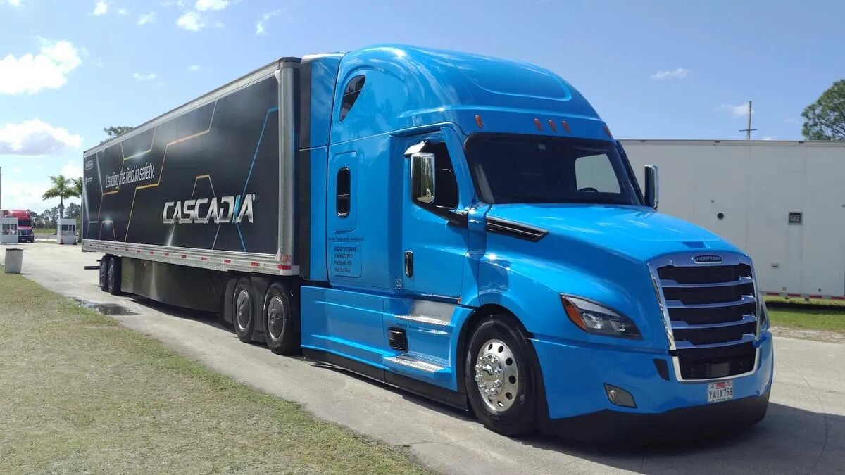 Каскадия обзор. Фредлайнер каскадия 2025. грузовик freightliner cascadia. трак фредлайнер 2025. фредлайнер каскадия 2025.