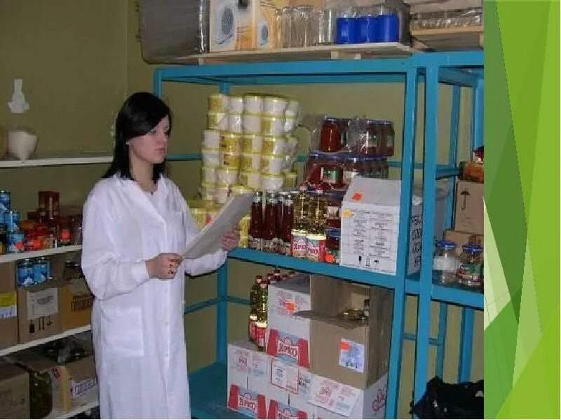 Кладовщик больница. Сканирование коробки на складе. Сборщик на склад. Кладовщик больница. Кладовщик больница.