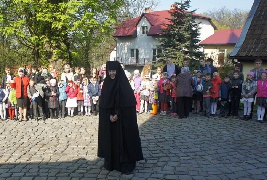 Монахиня феодосия багаева. Монахиню феодосию. Далеко от монахини. Игумения иоанна калашникова. Матушка феодосия булзи.