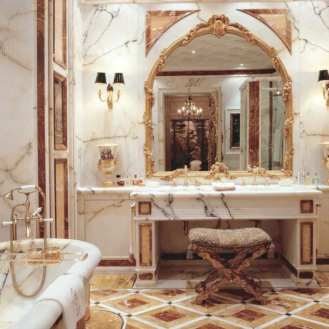 Ванная в античном стиле. Ванна в венецианском стиле. Ванная комната в венецианском стиле. Ванная комната в стиле Барокко.