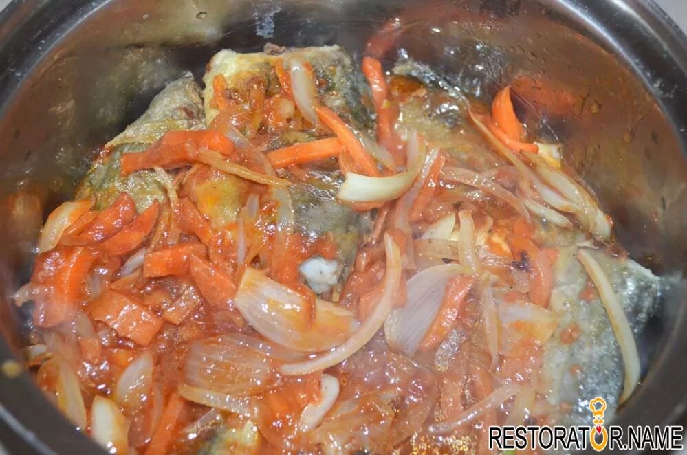 навага в маринаде. рыба под белым маринадом классический. рыба под маринадом в кастрюле. рыба под маринадом фото. рыба под маринадом в кастрюле.