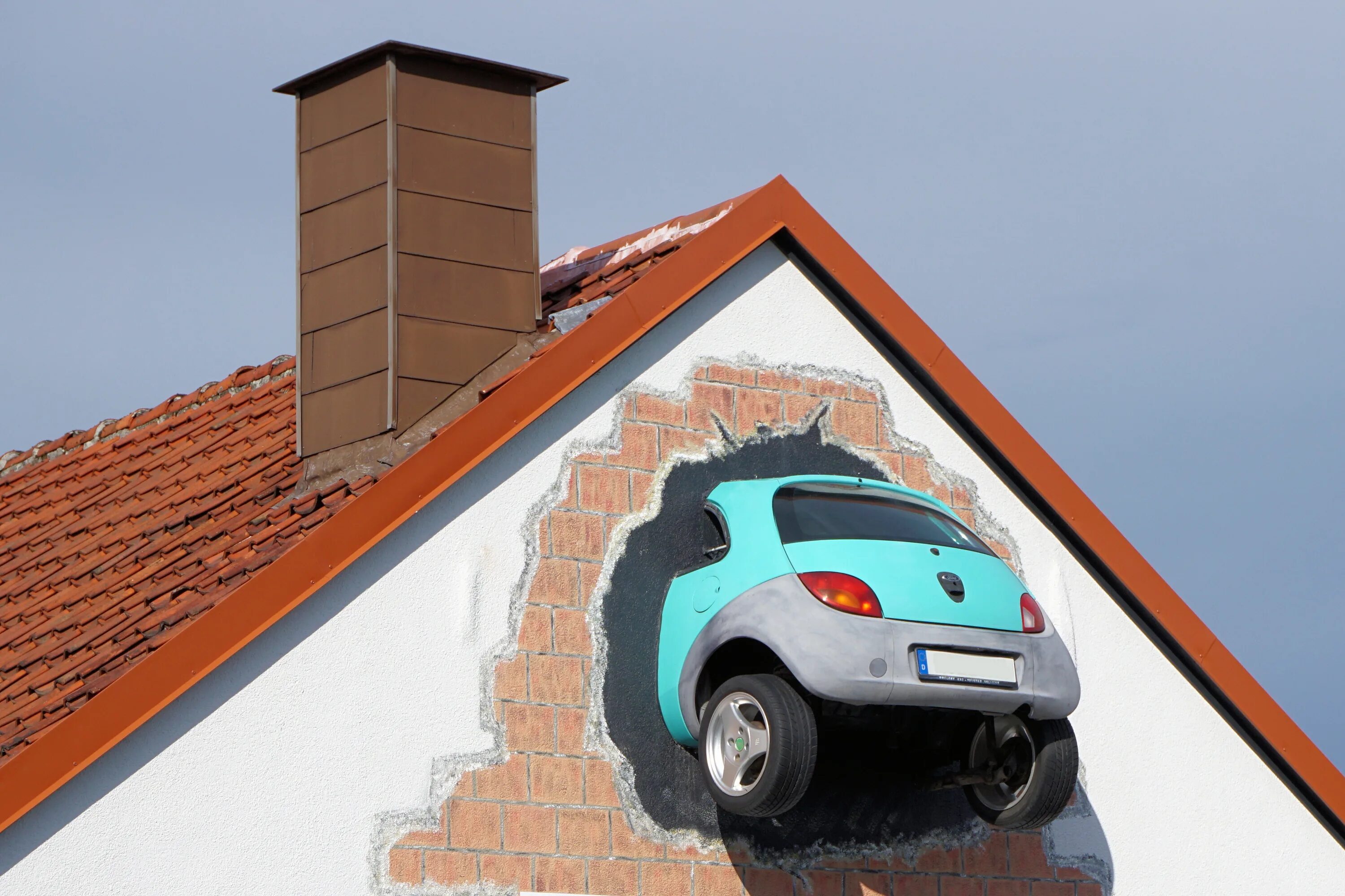 Drive to the wall. Автомобиль на стене. Машина в стене. Машина на стене здания. Машина в стене дома.