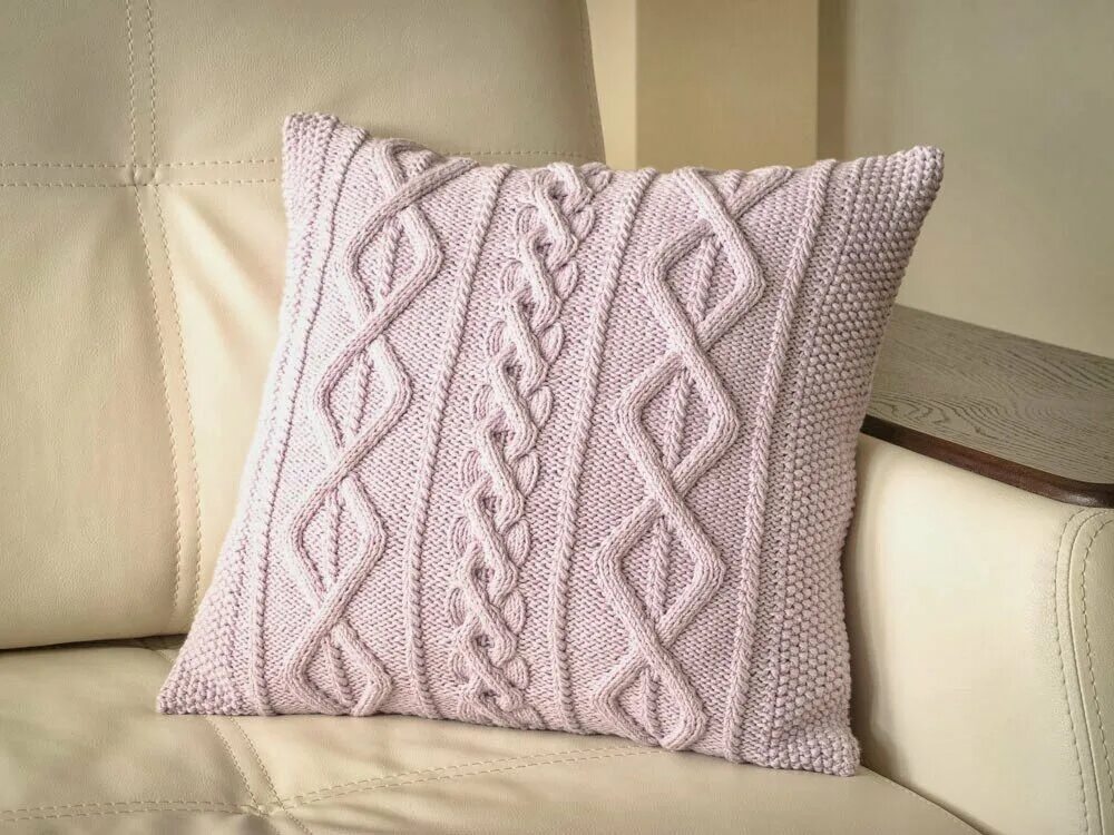 Вязаная подушка описание. Наволочка на подушку спицами. Вязаная подушка описание. Вязаная подушка описание. Вязаные подушки.
