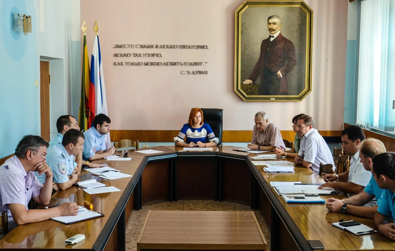 Сайт евпаторийского городского суда республики. Дуван глава Евпатории. Евпатория горсовет. Заседание Евпаторийский горсовет. Залы для собрания в г. Евпатория.