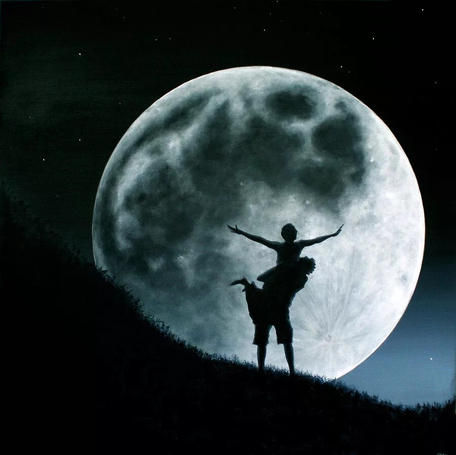 танцы в полнолуние. девушка под луной.