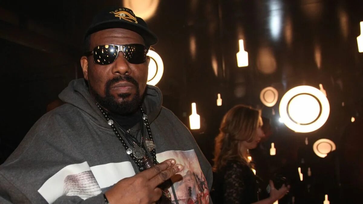 Afrika bambaataa. Бамбаатаа. Африка Бамбаата. Африка Бамбата в молодости.