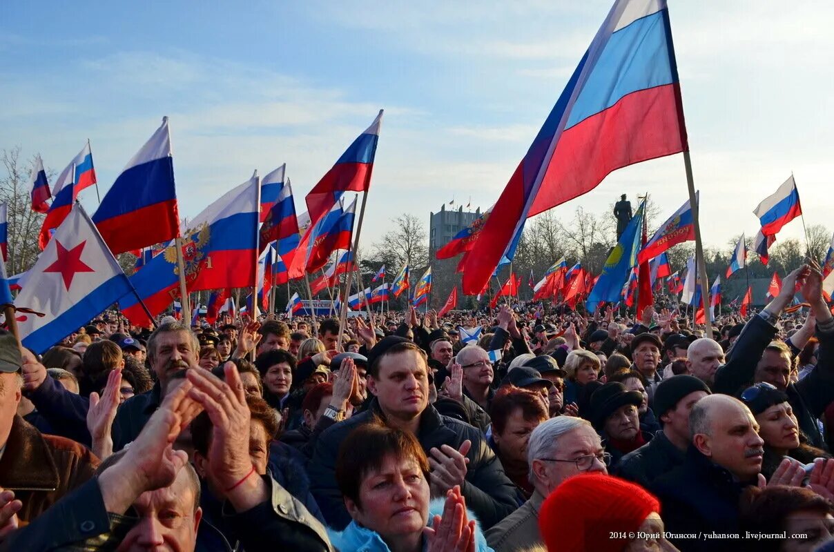 Население севастополя. Крымская Весна 2014 воссоединение. Севастополь референдум 2014. Крым Севастополь 2014. Крым в 2014 году.