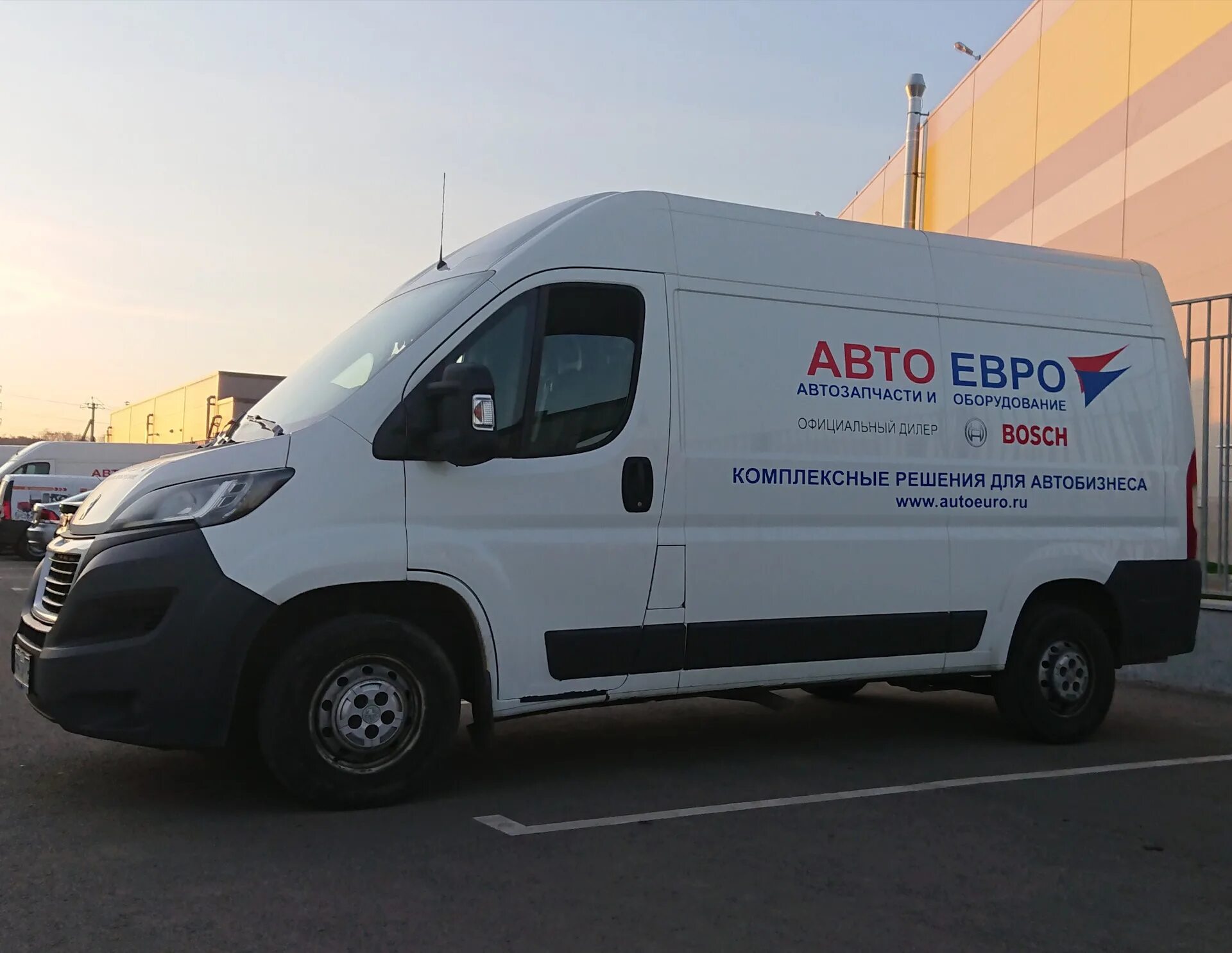 Автомобили евро 3. АВТОЕВРО Павловская Слобода. Авто-евро автозапчасти. Евро автомобили. Автомобиль доставки.