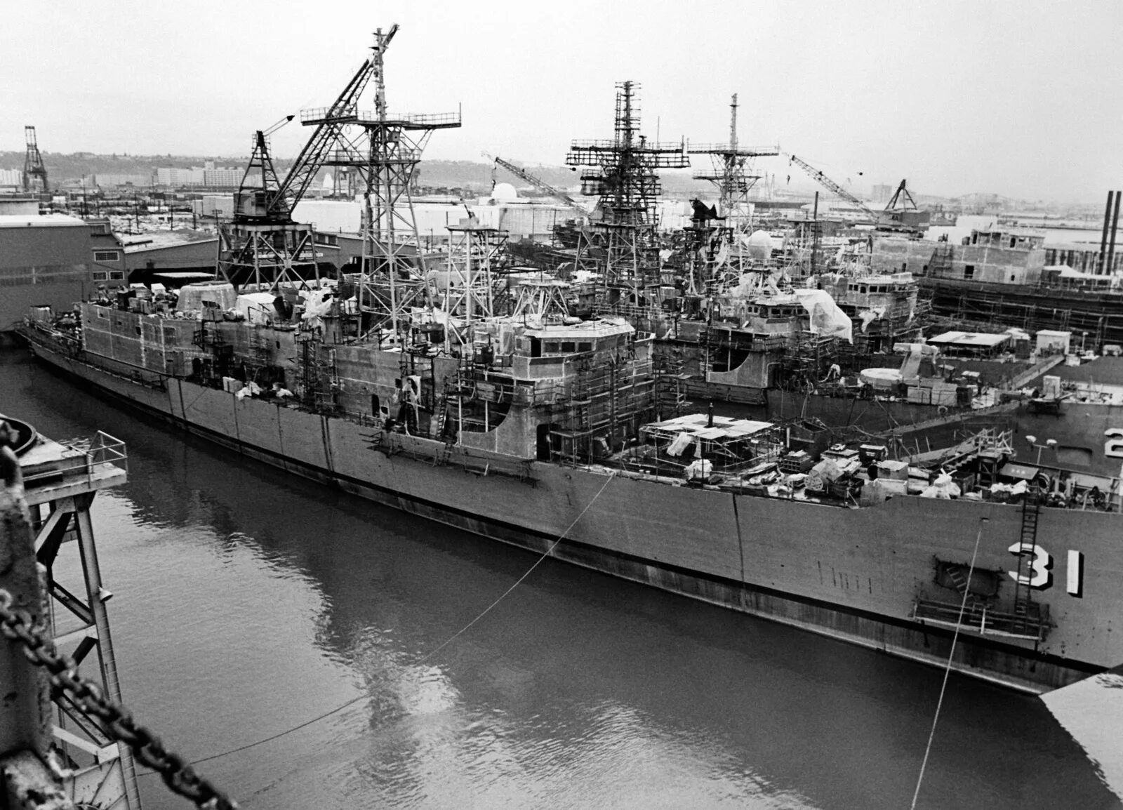 Uss stark. USS Stark (FFG-31). Фрегат Старк 1987. Фрегата USS Stark. Американский Фрегат "Старк".