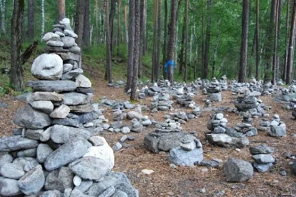 Зачем в карелии складывают пирамидки. Башенки из камней в карелии. Зачем в карелии складывают пирамидки. Зачем в карелии складывают пирамидки. Пирамидки из камней в карелии.