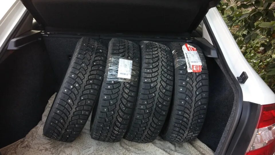 Bridgestone Blizzak Spike-02 185/65 r15 88t. Bridgestone Blizzak Spike-01. Bridgestone Blizzak Spike-01 зимняя шипованная. Bridgestone Blizzak Spike-02 r15 185/65 88t шип.