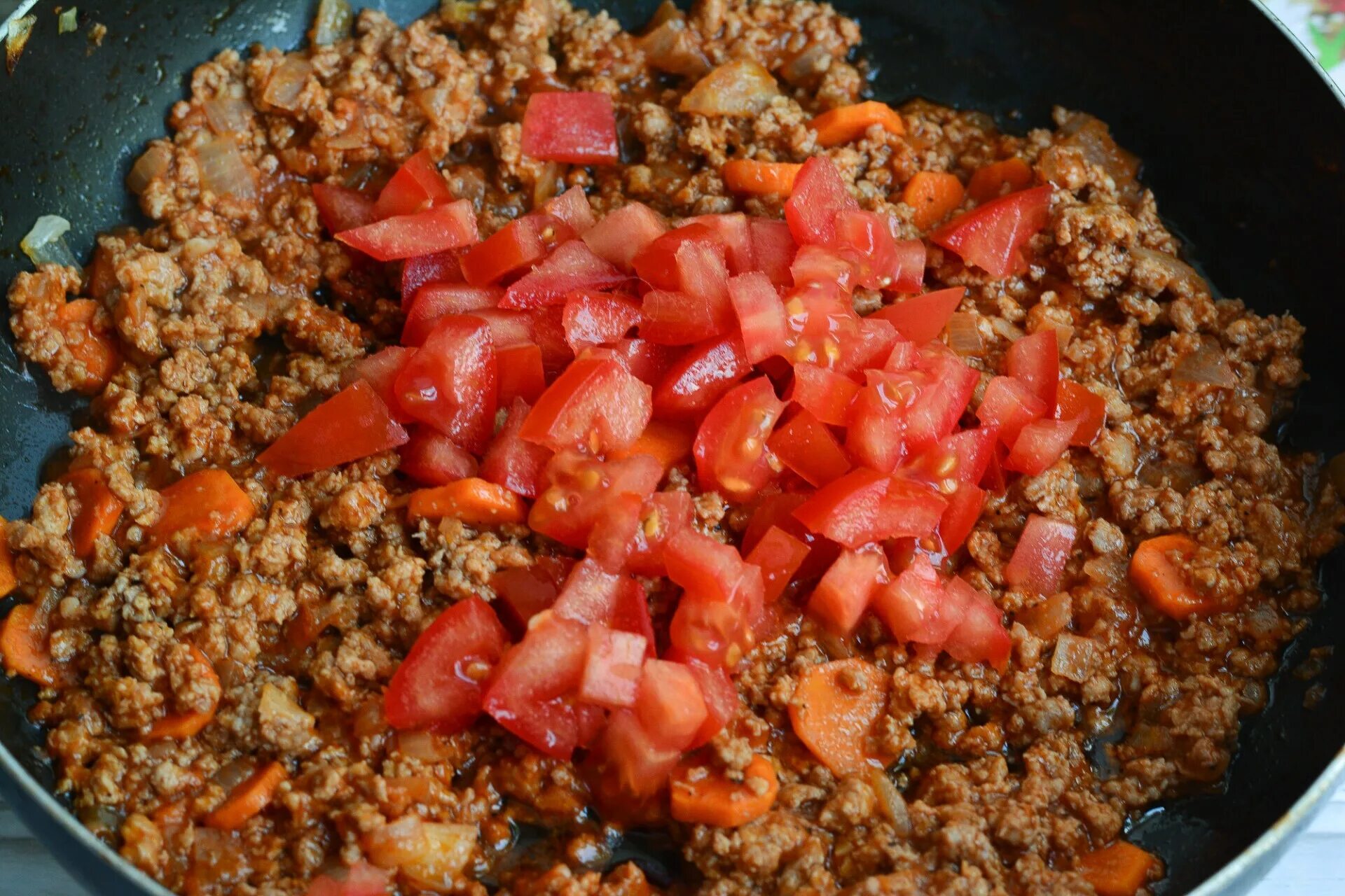 перловка с фаршем. перловка с фаршем и овощами. каша из перловки с фаршем. эстонская кухня национальные блюда мульгикапсад. перловая каша с фаршем.